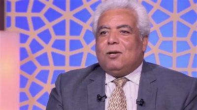 استشاري أمراض كبد يُحذر من تجميد اللحوم والدواجن والأسماك في مكان واحد (فيديو)