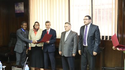  قيادات الكهرباء يشهدون تخريج 10 متدربين من غينيا