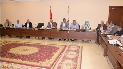 محافظ بني سويف يترأس اجتماع صندوق الإسكان الاقتصادي (صور)