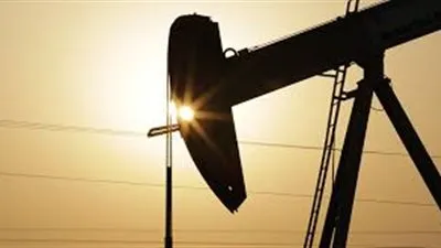 أسعار النفط ترتفع قليلا بفعل توقعات بتمديد اتفاقية خفض الإنتاج 