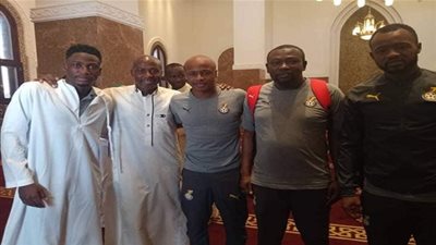 منتخب غانا يؤدي صلاة الجمعة في أحد مساجد الإسماعيلية