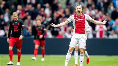 أساطير هولندا لـ فان دي بيك: عليك بالإنتقال لهذا النادي