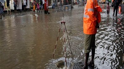 مقتل 16 عاملا إثر انهيار جدار على أكواخ في غرب الهند 