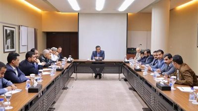 الحكومة اليمنية تؤكد توجهها لإعادة مسار عملية السلام وتصحيحه