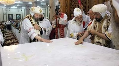 أسقف أبنوب يدشن كنيسة العذراء في بني محمديات ويسيم كاهنين