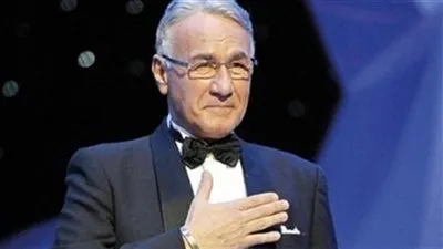 كيف ودع نجوم الفن الراحل عزت أبو عوف؟