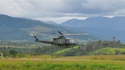 أندونيسيا تواصل عملية البحث عن مروحية عسكرية مختفية