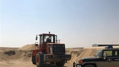 ضبط مخالفين جرفوا الأراضي بنهل الرمال جنوب طريق الرياض