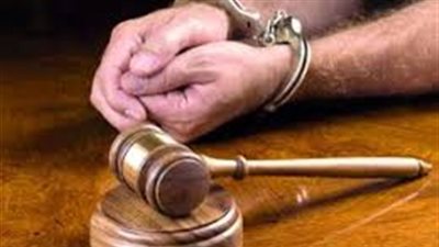 استمرار حبس تاجر عملة ضبط بحوزته 25 ألف ريال سعودي بعابدين