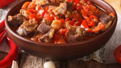 ايدام اللحم الحار بالطماطم.. طريقة التحضير 