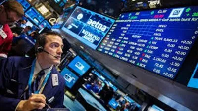 تراجع العقود الآجلة بعد ارتفاع الأسعار مع تلاشي نشاط التجارة