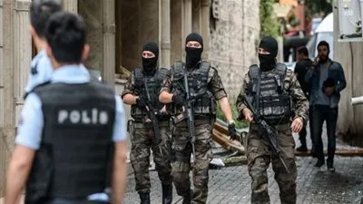 تركيا تأمر باعتقال 122 عسكريا للاشتباه في صلتهم بشبكة كولن