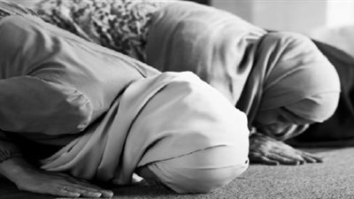 تعرف على حكم سجدة التلاوة بملابس البيت 