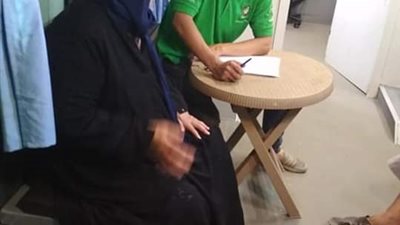 بعد تخلي أبنائها عنها.. نقل عجوز تقيم في الشارع إلى دار إيواء منوف (صور)