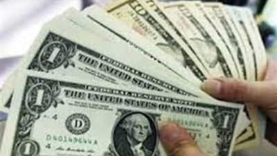 الدولار يتراجع لأدنى مستوى بسبب رهانات خفض الفائدة الفيدرالية