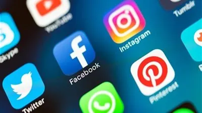 خبير معلومات يكشف سبب العطل المفاجئ في مواقع التواصل الاجتماعي 