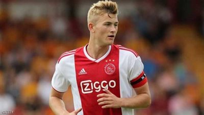 أياكس يحسم موقف دي ليخت بشكل نهائي