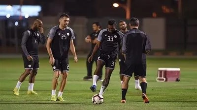 مدرب اللياقة يقود تدريبات الشباب بديلا لألميرون.. والسبب غريب!