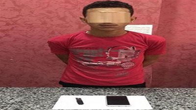 ضبط عاطل لسرقته طالبا وطعنه بـ