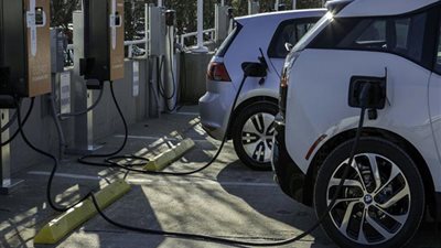 بي إم دابليو تعتزم إطلاق سيارات كهربائية بحلول 2023