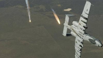 مقاتلة أمريكية اصطدمت بطائر.. 