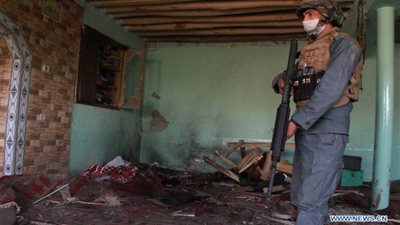 مقتل شخصين وإصابة 20 آخرين إثر انفجار في مسجد أفغاني