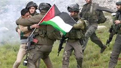 قوات الاحتلال تعتقل 5 فلسطينيين من القدس وغزة
