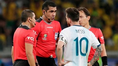 مدرب البرازيل يفتح النار على ميسي