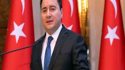 حليف أردوغان السابق يستقيل من المجموعة المؤسسة لحزب العدالة والتنمية الحاكم