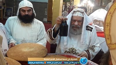 الأنبا شاروبيم يترأس القداس الإلهي من كنيسة مار مرقس الرسول في قنا