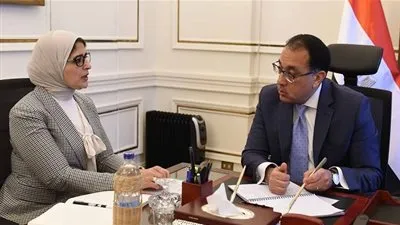 مدبولي يُتابع مع وزيرة الصحة المرحلة التجريبية لمنظومة التأمين الصحي ببورسعيد