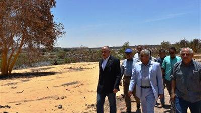 وزير الري ومحافظ أسوان يتفقدا أعمال الحماية من السيول وكوبر خزان أسوان