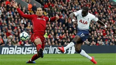 روما يستهدف التعاقد مع نجم وسط توتنهام