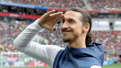 ساخراً.. زلاتان ابراهيموفيتش يختار التشكيلة الأفضل في تاريخ الكرة