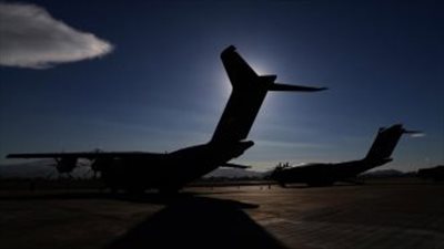 طائرات محملة بالأسلحة من تركيا إلى مصراتة الليبية (فيديو)