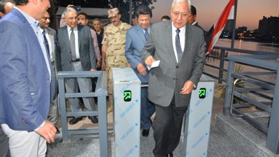 محافظ الدقهلية يطلق إشارة بدء عمل الأتوبيس النهري للمواطنين بالمنصورة