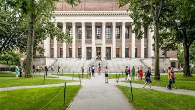 المشرعون في ألاسكا في مواجهة مع الحاكم بشأن تخفيضات التعليم