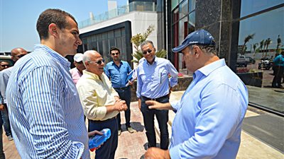 محافظ بورسعيد يتفقد العمل في أول فندق 5 نجوم