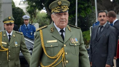 رئيس أركان الجيش الجزائري يؤكد على أهمية الانتخابات.. ويتوعد 