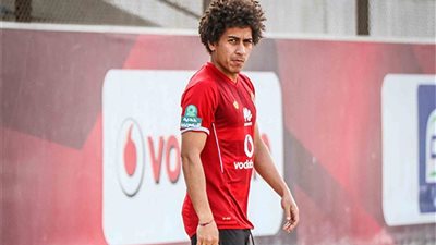 حسين السيد يواصل تدريباته التأهيلية بمعسكر الأهلي