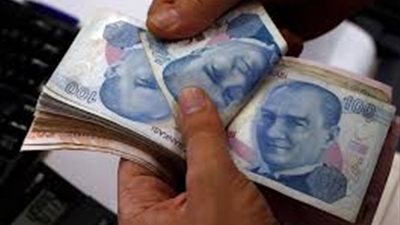 هبوط الليرة التركية بسبب مخاوف من عقوبات أمريكية