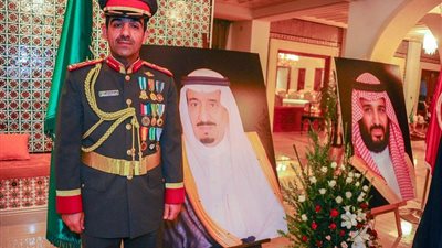 السبسي يمنح الملحق العسكري بسفارة السعودية في تونس وسام الجمهورية