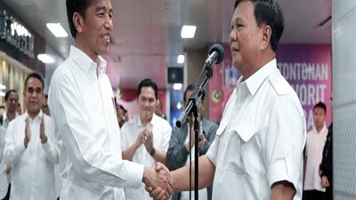 رئيس إندونيسيا يلتقي منافسه بعد الانتخابات المثيرة للخلاف