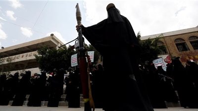حقوقيون فرنسيون: الميليشيات الحوثية تستخدم 200 ألف سيدة كدروع بشرية