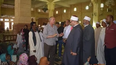 محافظ البحر الأحمر ووزير الري يقومان بزيارة مسجد وضريح الإمام أبي الحسن الشاذلي بمرسى علم 