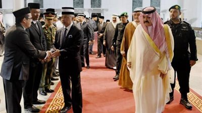 ملك ماليزيا يغادر جدة