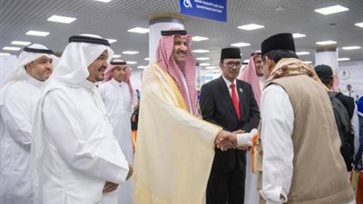 أمير المدينة يتفقد مجمع صالات الحج وصالة طريق مكة بمطار الأمير محمد بن عبدالعزيز الدولي