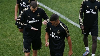 إصبع بنزيما يضعه في مأزق خطير