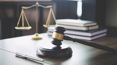 إعادة محاكمة متهمين بـ 