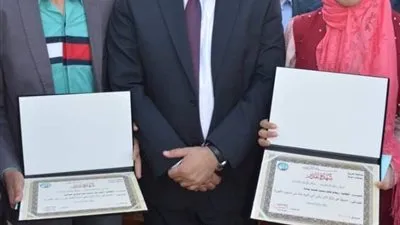 محافظ الغربية يكرم أوائل الثانوية العامة والأزهرية أثناء افتتاحه شارع 306 بطنطا (صور)